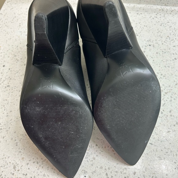 marc fisher LTD black ankle boots w/ wedge heel - size 10 - Picture 4 of 6